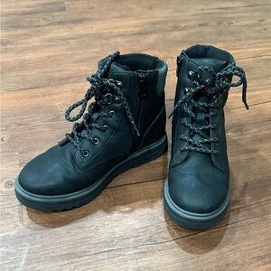 Boys Cat & Jack black lace up and zip up boots size 3 excellent condition